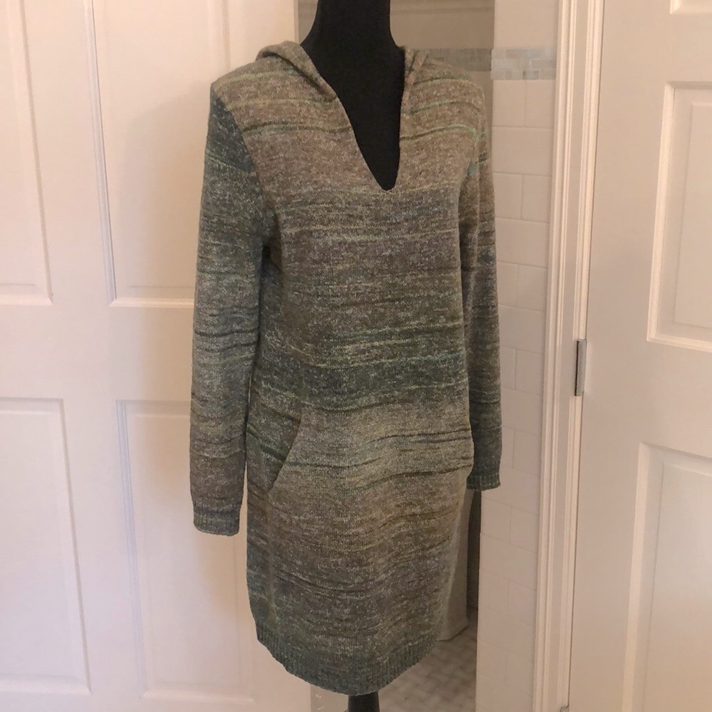 Max Studio green marbled, hooded sweater dress, size M